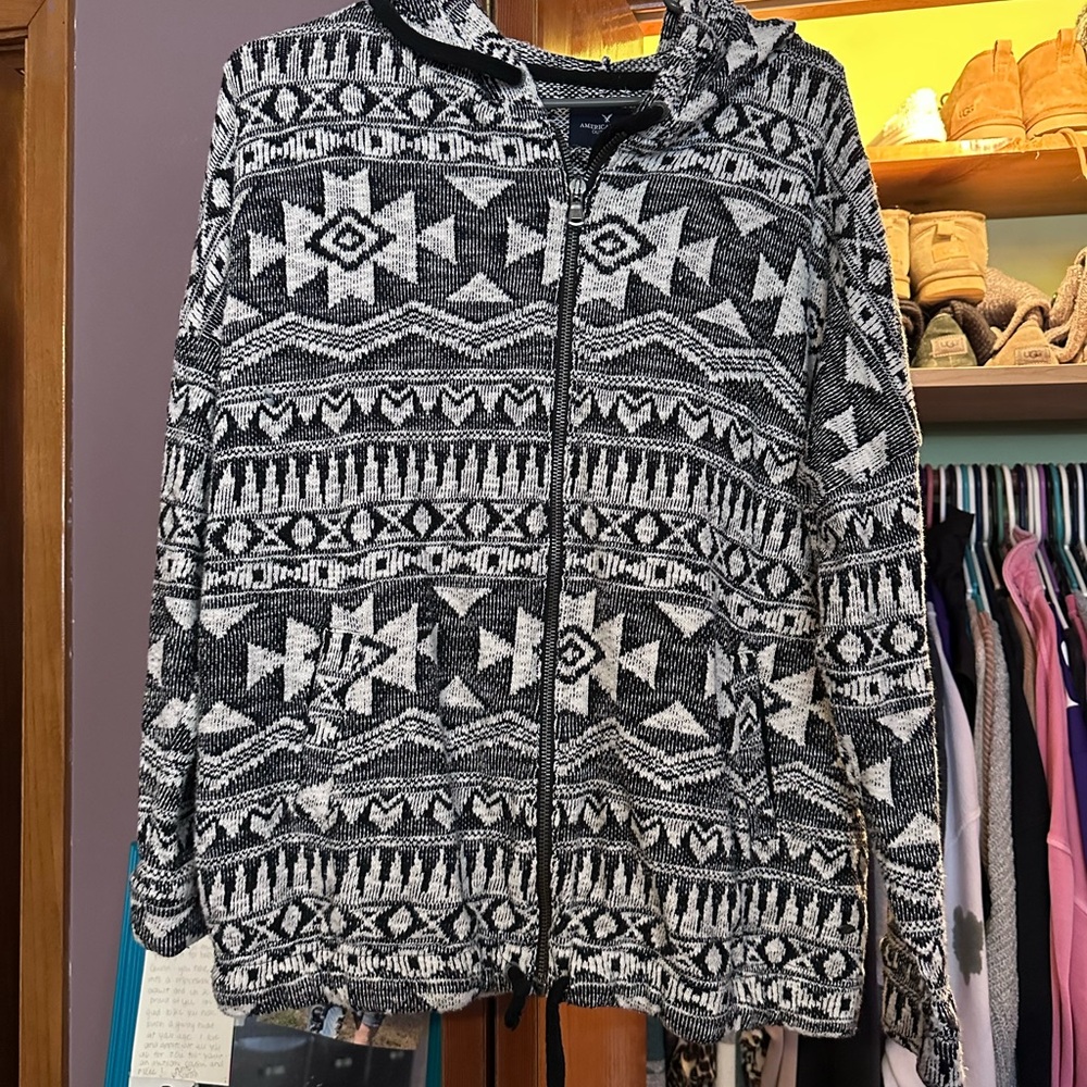 American Eagle Black and White Aztec Zip-Up Hoodie
